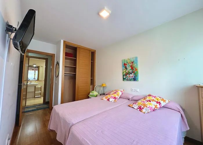 Peregrinos Y Uso Turistico Centro De * A Guarda